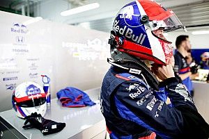 Kvyat not allowed to use special helmet design in Russia