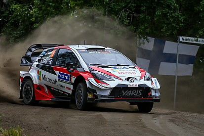 Latvala toma el relevo de Tanak y manda en casa