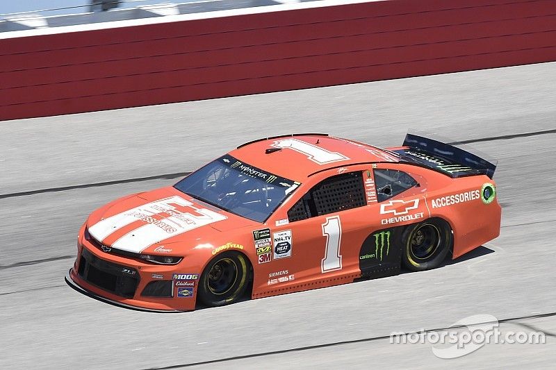 Suárez 18° y Kurt Busch lidera el inicio en Darlington
