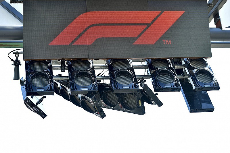 Autobús destroza los semáforos de Hockenheim