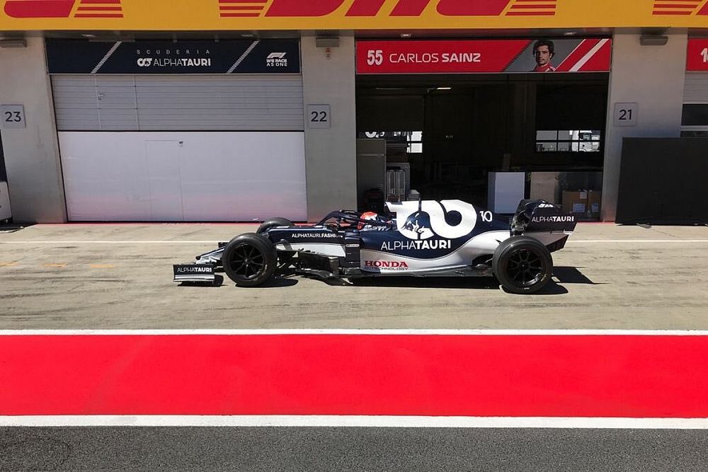 Gasly, Red Bull Ring'de Pirelli'nin 18 inç lastiklerini test etti