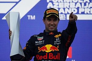 Pérez elogia el gesto de "clase" de Verstappen y que Albon le ayude tanto