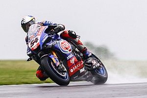 SBK, Gara 1: Razgatlioglu vola sull'umido a Donington. Redding KO