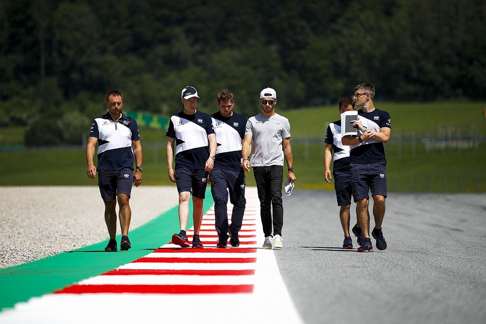 Red Bull Ring'in altıncı virajındaki çakıl bölüm piste yaklaştırıldı