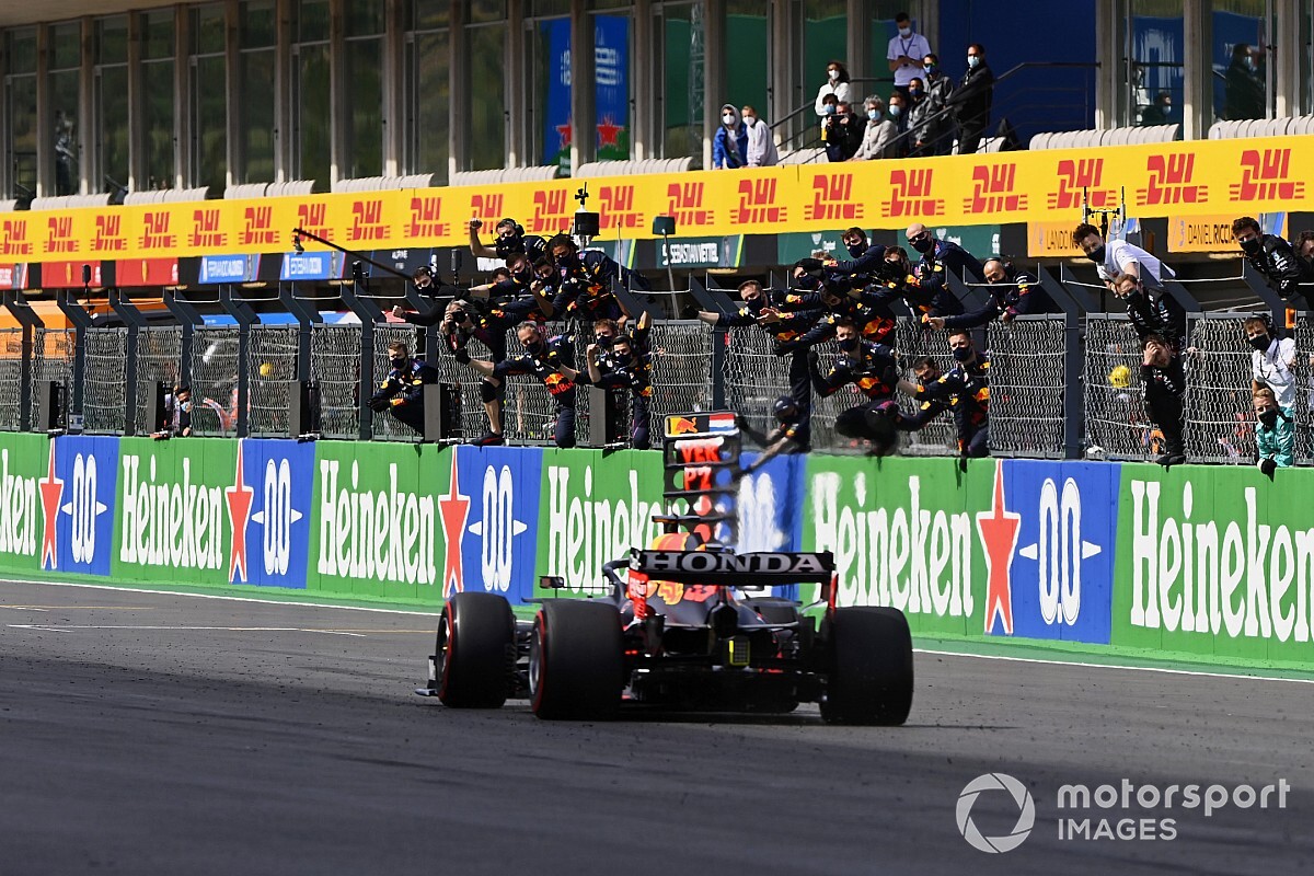 Zaskoczony Verstappen