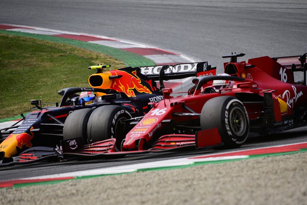 Sergio Perez, Red Bull Racing RB16B,Charles Leclerc, Ferrari SF21