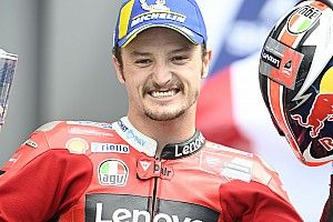 Bijna-crash en dubbele straf voor Miller: “Geloofde het niet”