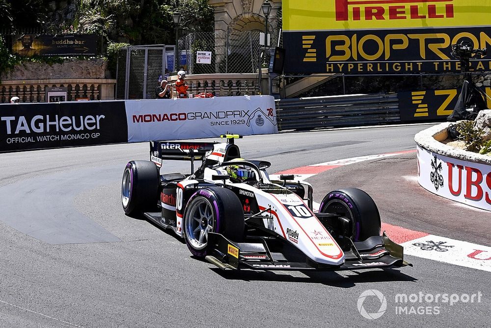 F2, Monaco: Pourchaire mostruoso nella Feature Race