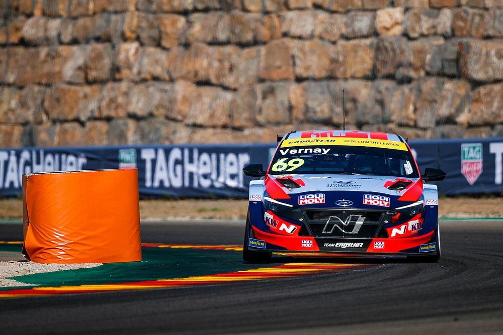 Вернэ остался лидером WTCR после этапа в Испании