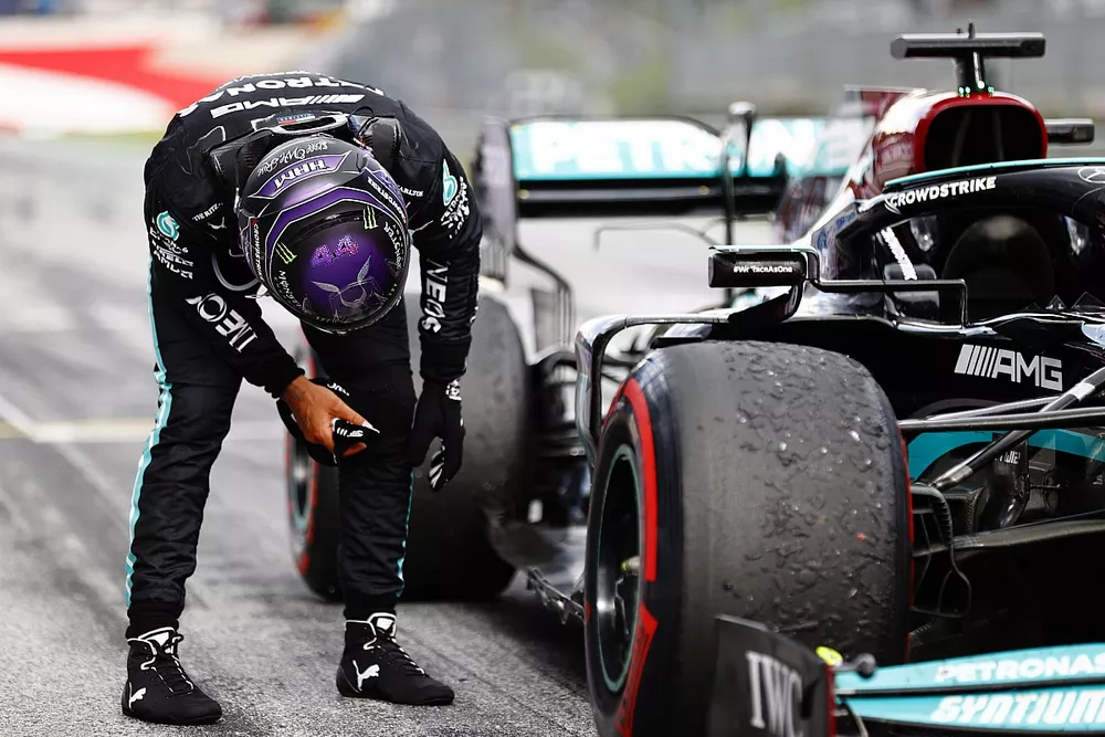 Lewis Hamilton, Mercedes, 2nd position, in Parc Ferme