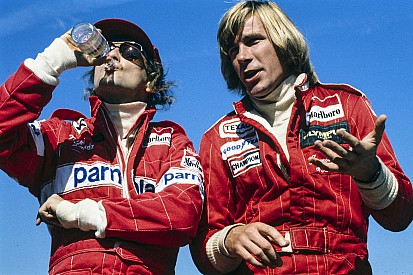 Ma 72 éve született Niki Lauda nagy riválisa, James Hunt