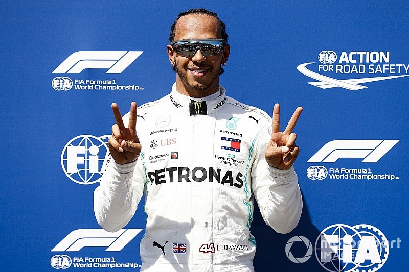 Após 86ª pole da carreira, Hamilton se diz feliz com potencial de carro