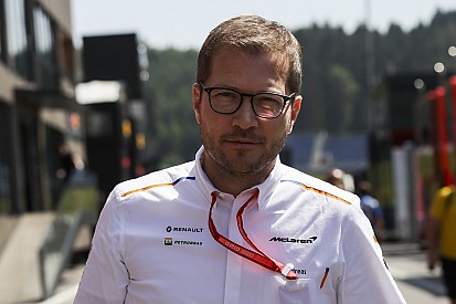 В McLaren не поверили, что Норрис доедет до финиша с одним пит-стопом. Хотя выбрали эту тактику для Сайнса
