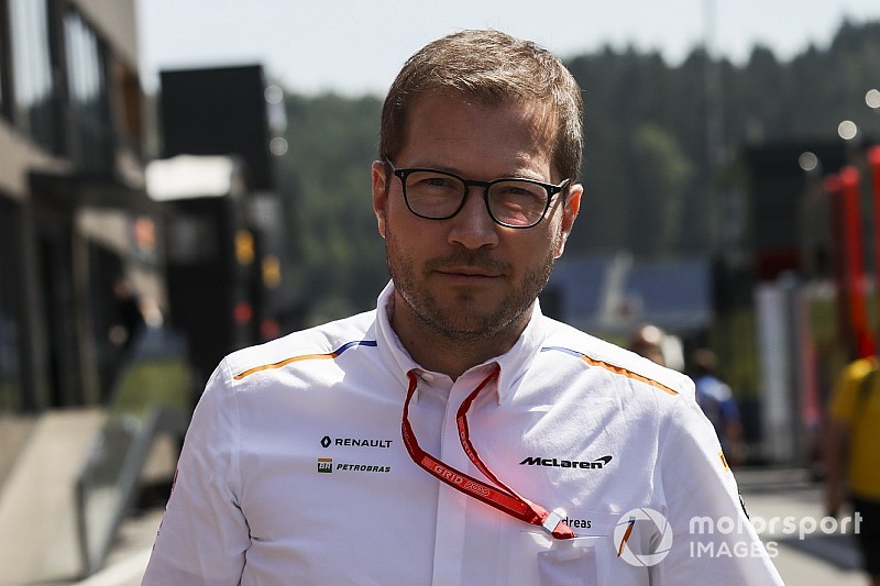 В McLaren не поверили, что Норрис доедет до финиша с одним пит-стопом. Хотя выбрали эту тактику для Сайнса