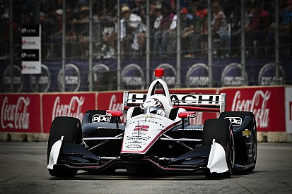 Newgarden sfrutta la strategia, resiste a Rossi e centra la vittoria in Gara 1 a Detroit