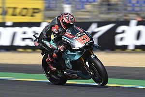 MotoGP Le Mans FT1: Quartararo vorn, Rossi fliegt die Kette davon