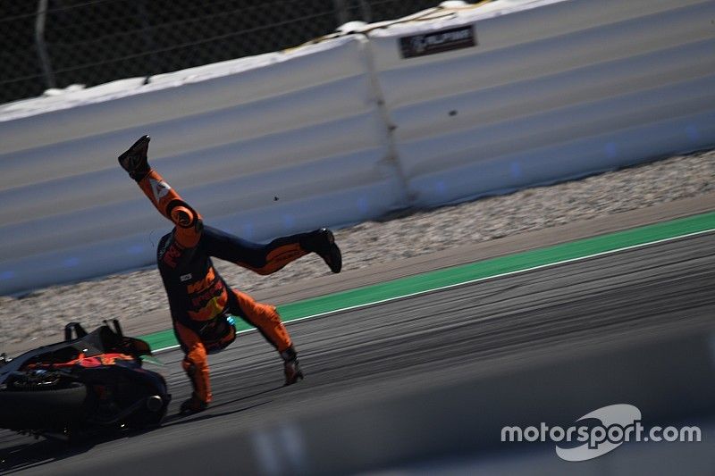 Fotostrecke: Sturz von KTM-Pilot Pol Espargaro beim MotoGP-Test in Barcelona