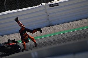 Fotostrecke: Sturz von KTM-Pilot Pol Espargaro beim MotoGP-Test in Barcelona