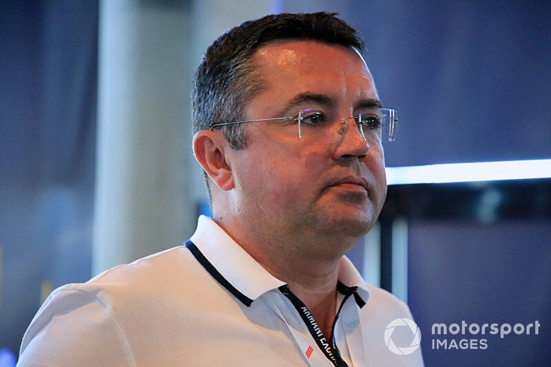 A volt F1-es csapatfőnök szerint ne higgyünk a pletykáknak, maradni fog a Renault