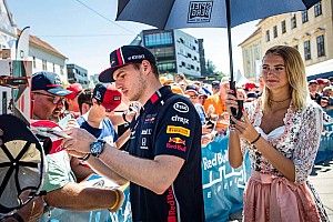 Verstappen is a Mercedes gumikezelése miatt panaszkodik: „Ez nem jó az F1-nek”