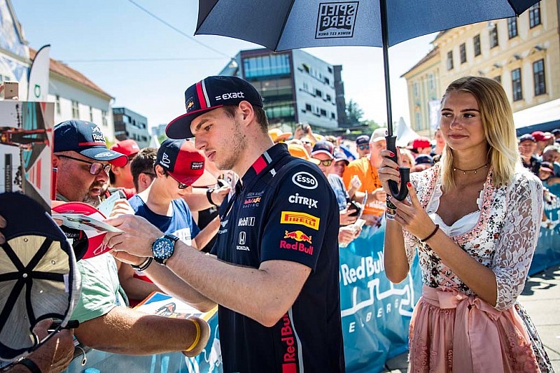 Verstappen is a Mercedes gumikezelése miatt panaszkodik: „Ez nem jó az F1-nek”