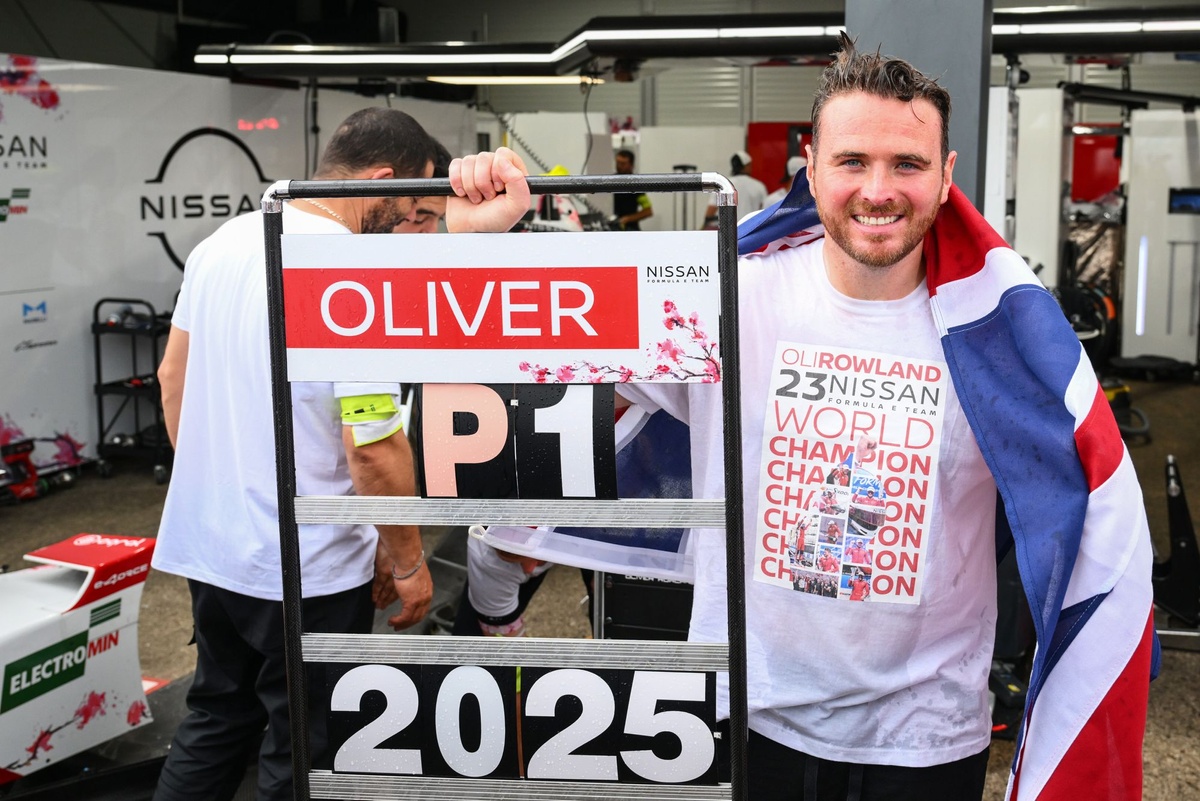 image of "Oliver Rowland clinches Formula E title as Nick Cassidy wins second Berlin E-Prix"