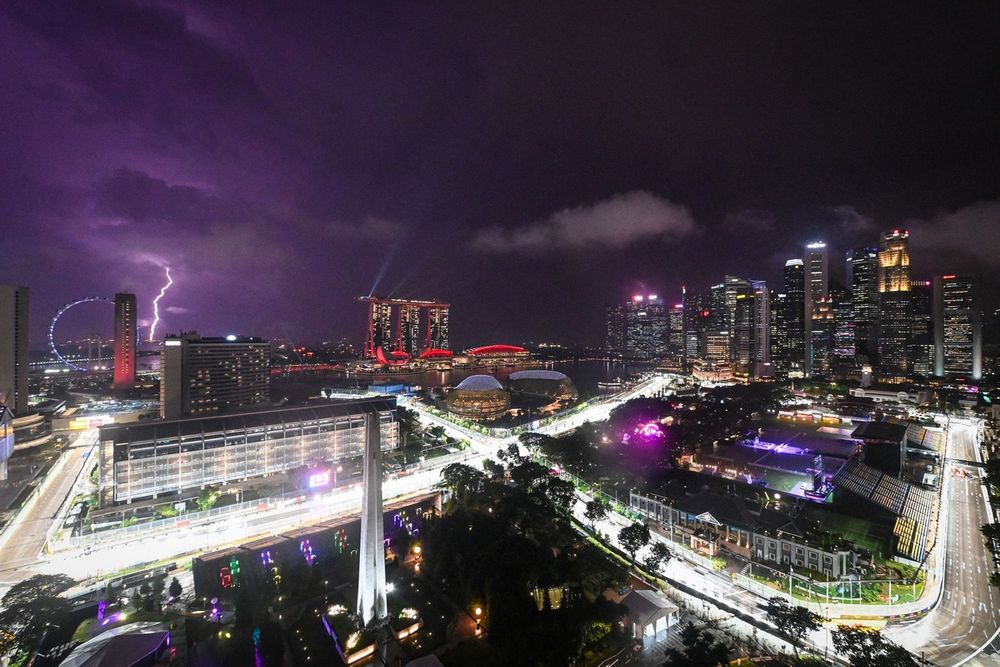 Singapore GP road circuit overview illuminated at night