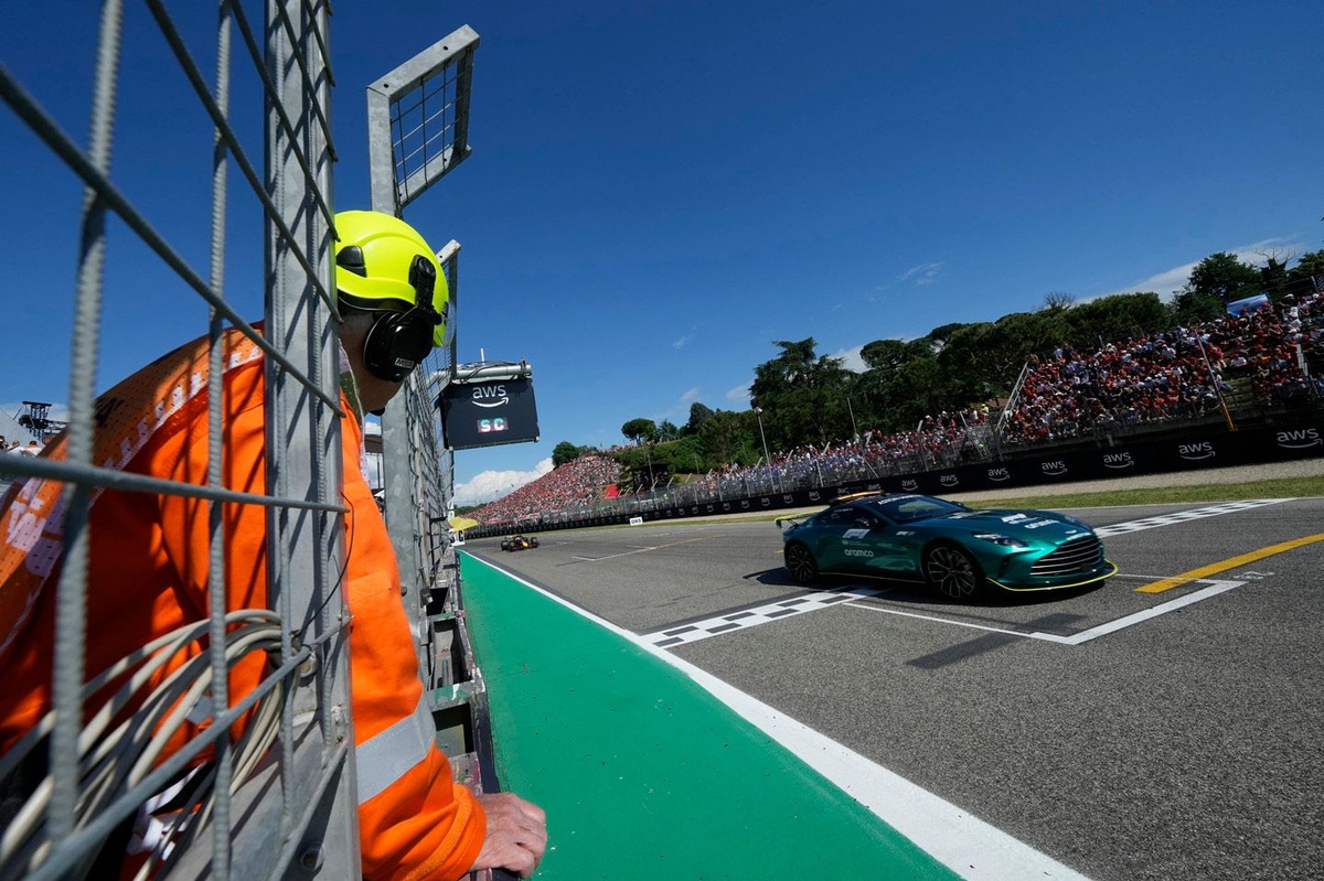 Why race control opted for VSC, then safety car, in F1 Imola GP