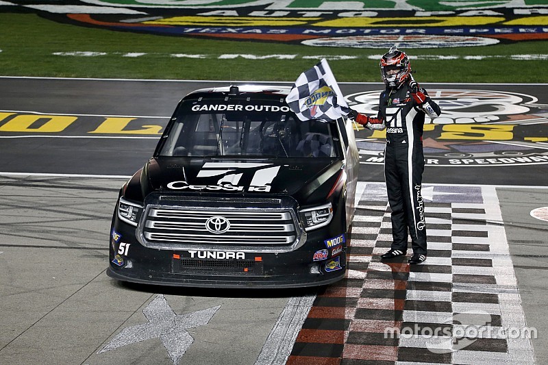 Kyle Busch makes it 4-for-4 in Truck series with Texas win