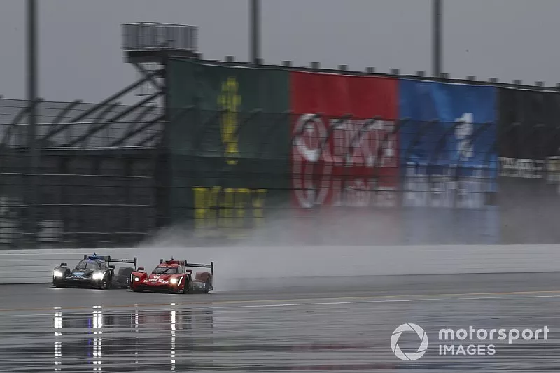 #10 Konica Minolta Cadillac DPi-V.R. Cadillac DPi, DPi: Renger Van Der Zande, Jordan Taylor, Fernando Alonso, Kamui Kobayashi, #31 Whelen Engineering Racing Cadillac DPi, DPi: Felipe Nasr, Pipo Derani, Eric Curran