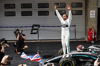 Hamilton se lleva la carrera 1000 de la F1 y Mercedes asusta