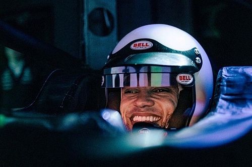 C&oacute;mo el hermano de Hamilton prob&oacute; el simulador de Mercedes F1