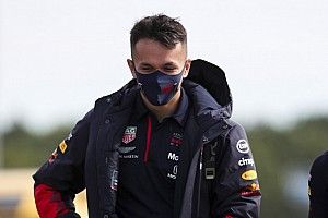 Albon szerint egyáltalán nem rossz a teljesítménye