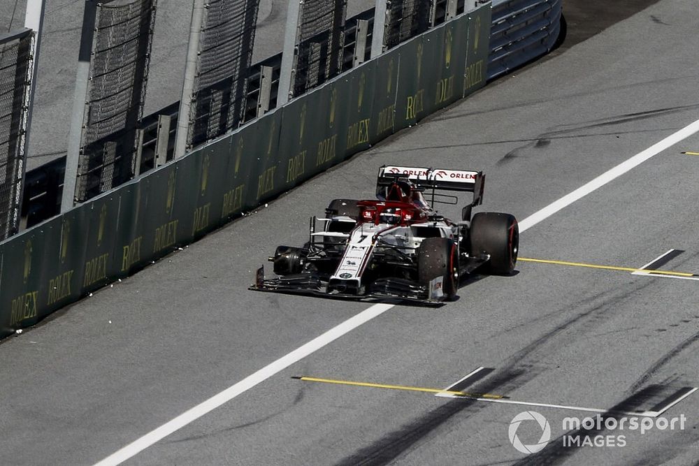 Kimi Raikkonen, Alfa Romeo Racing C39 retires from the race