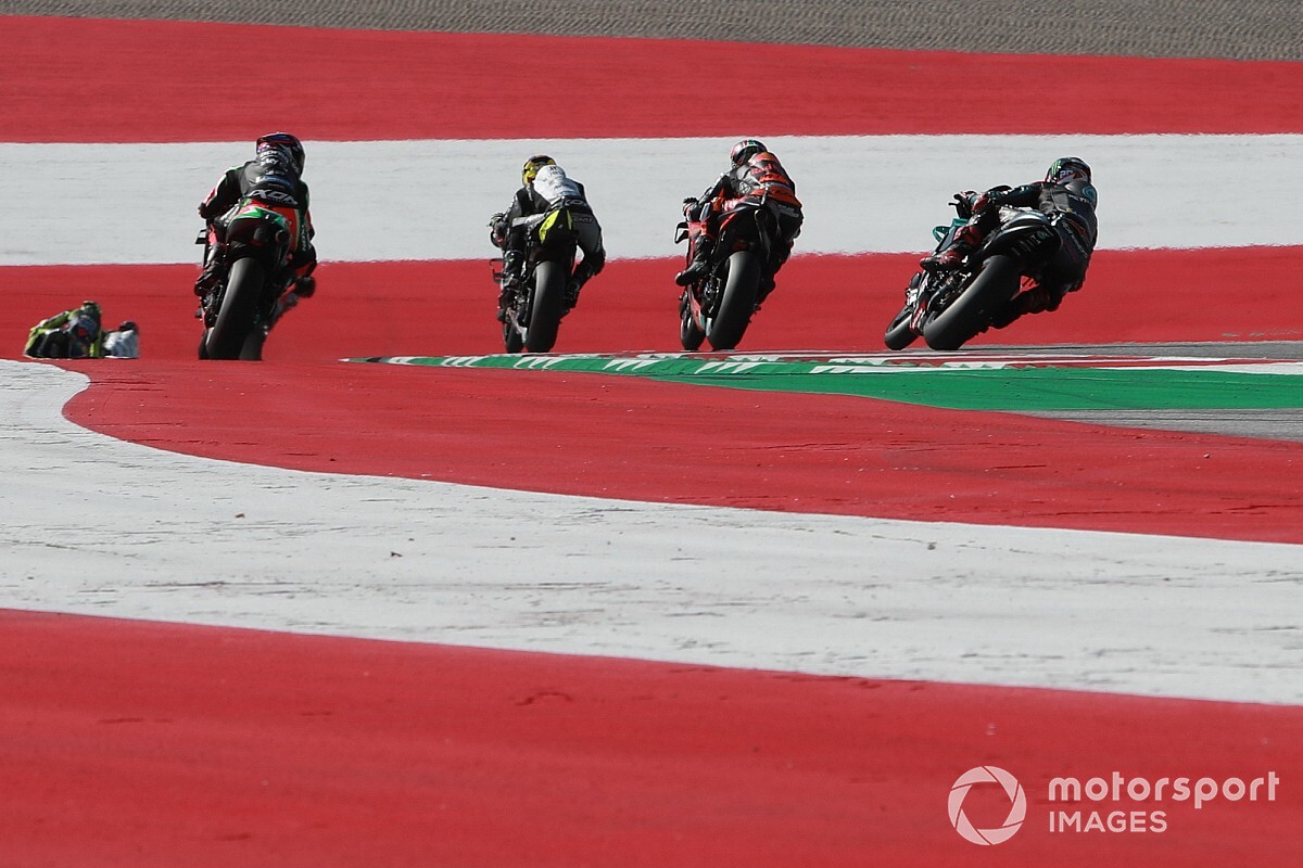 Гонку MotoGP остановили из-за разрушительной аварии