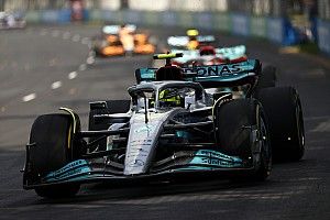 Hamilton explains "difficult position" radio message in Australian GP