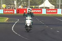 La FIA castiga a Vettel por conducir un scooter por la pista