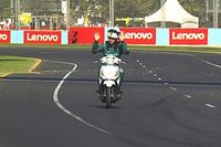 Vettel explica por qué ingresó al circuito de Melbourne en un scooter