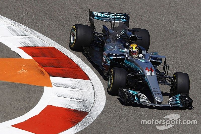 Vettel acredita que Mercedes está “escondendo o jogo”