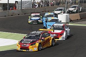 Coronel grijpt naast WTCC-zege: "Ik had geen remmen meer"