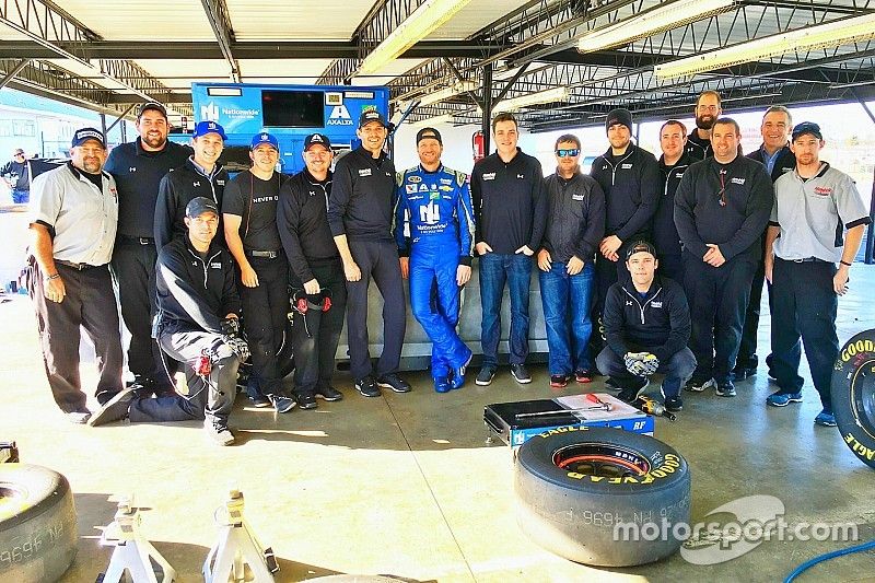 Эрнхардт получил разрешение выступать в NASCAR в 2017 году