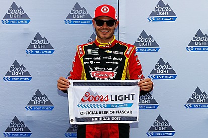 Larson edges Truex for Michigan pole with 202mph lap