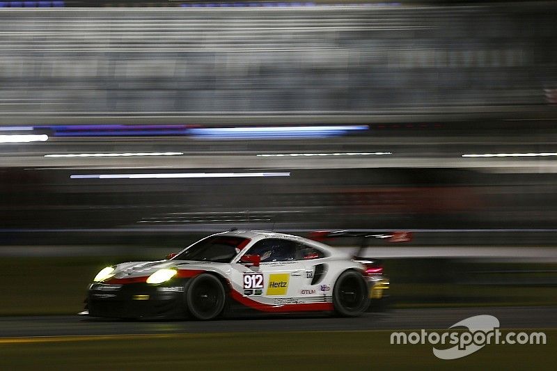 Daytona 24 Hours: Hr12 – Cadillac, Porsche, Acura lead at midway