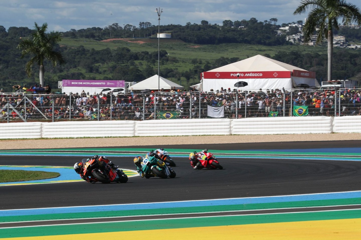 Acosta: "Ni el año pasado la KTM era tan mala, ni la de este año es tan buena"