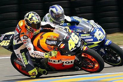 Kijktip van de dag: Gibernau versus Rossi op Le Mans 2003