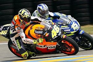 Kijktip van de dag: Gibernau versus Rossi op Le Mans 2003