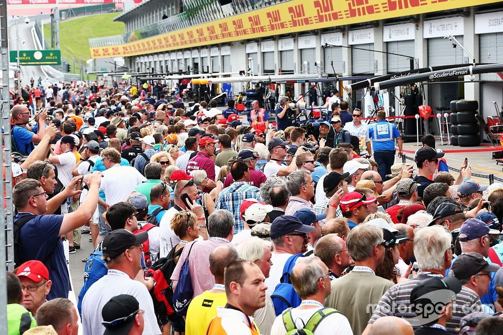 Fans pit lane walkabout