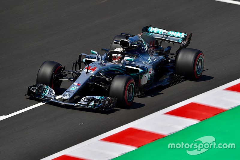 Hamilton completó un viernes dominado por Mercedes en España