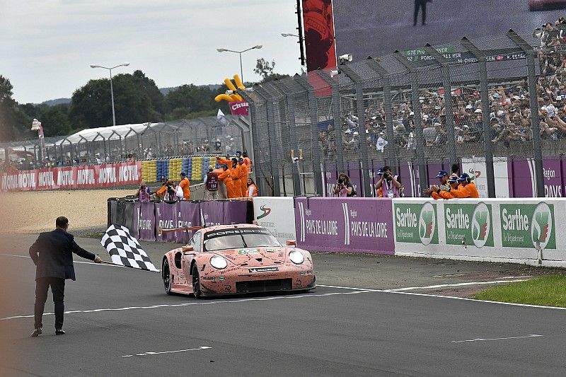 #92 Porsche GT Team Porsche 911 RSR: Michael Christensen, Kevin Estre, Laurens Vanthoor, taglia il traguardo e conquista la vittoria nella classe GTLM Pro