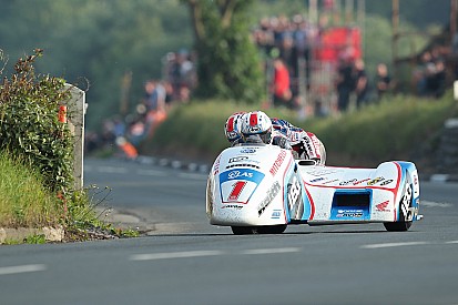 Oldalkocsis körrekord az IOMTT utolsó versenynapján
